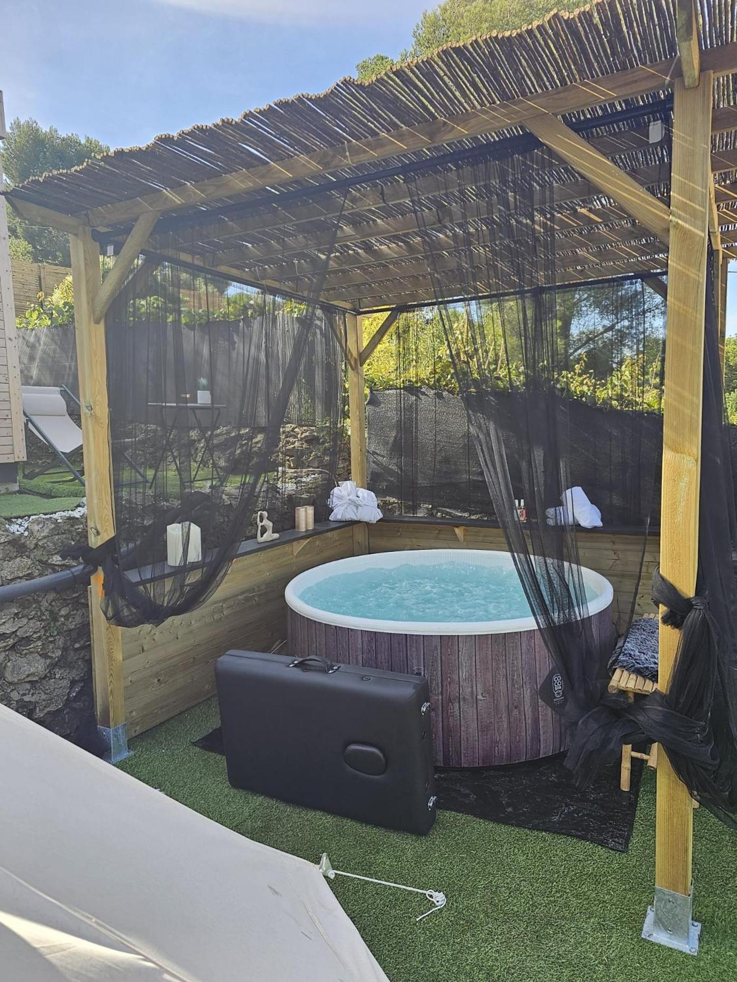 Le Nid Des Calanques Et Son Jacuzzi Apartman Marseille Kültér fotó