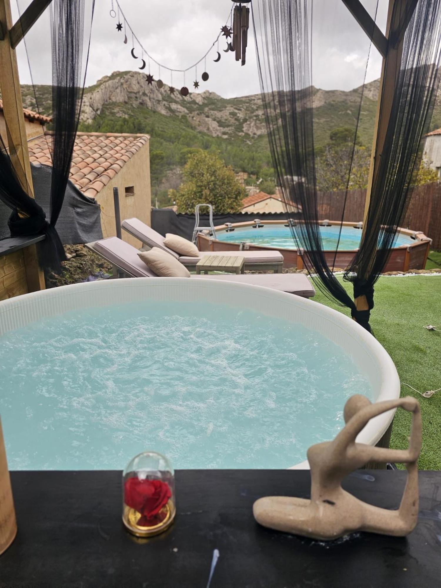Le Nid Des Calanques Et Son Jacuzzi Apartman Marseille Kültér fotó